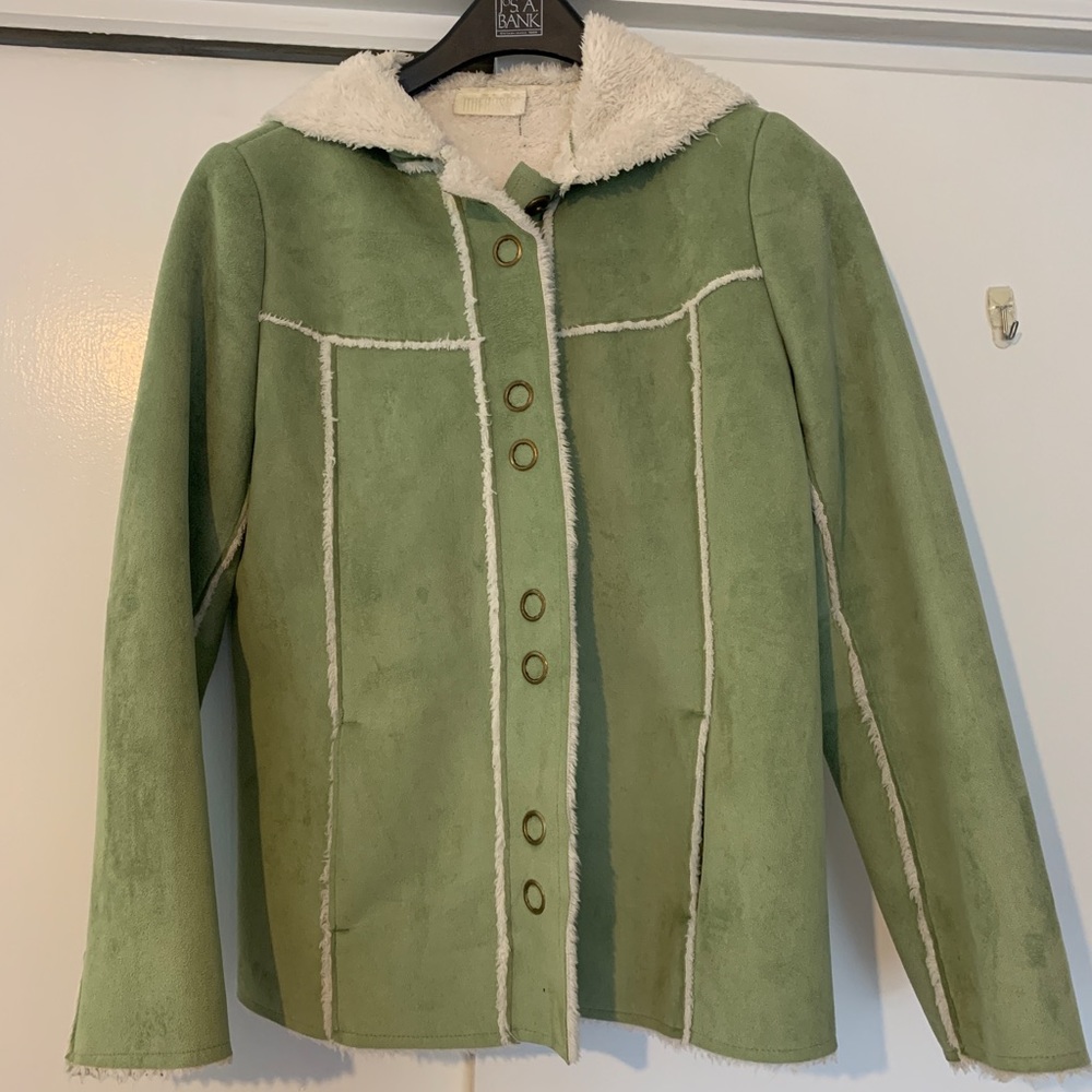 Warm Sherpa jacket with hood